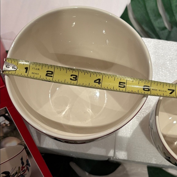 Lenox Winter greetings set of three bowls . - Picture 5 of 10